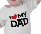 Μωρό με ένα μπλουζάκι που λέει ότι αγαπώ τον μπαμπά μου